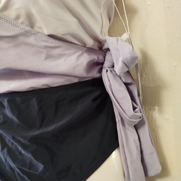 Felnart (M) Cross Front Colorblock One Piece - Picture 3 of 10